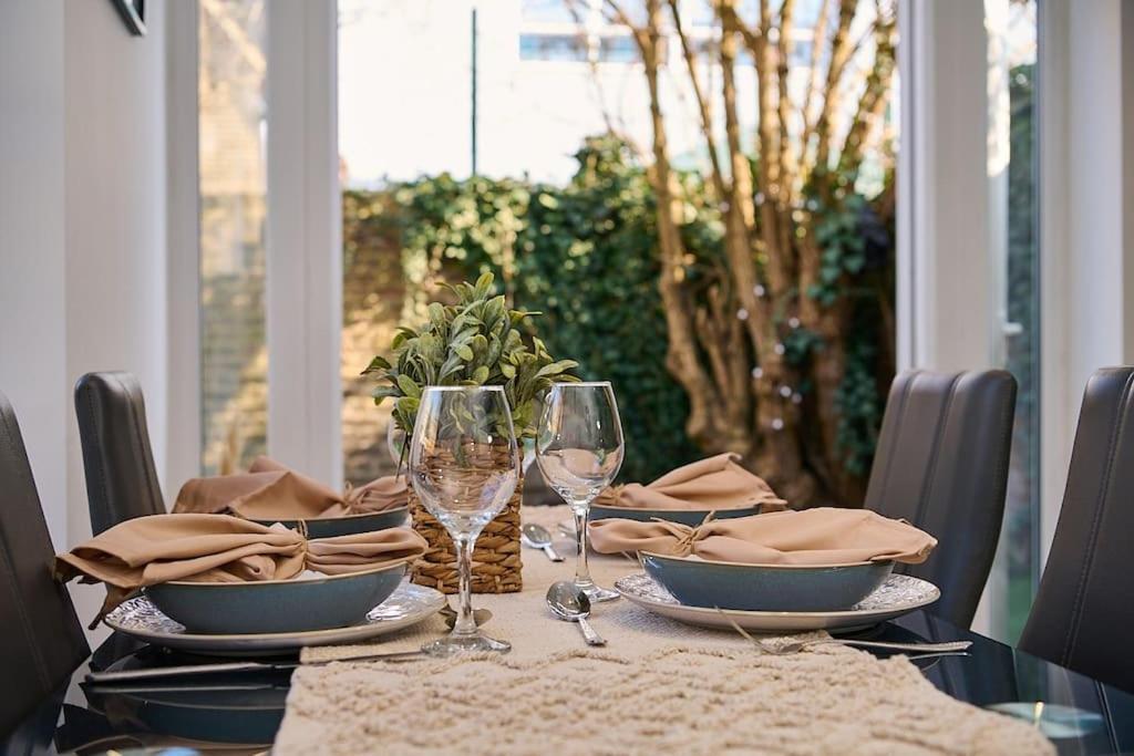 Fabulous 3 Bed Nw London Apartment With Private Garden Zewnętrze zdjęcie