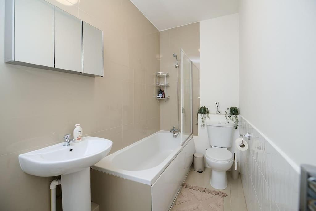 Fabulous 3 Bed Nw London Apartment With Private Garden Zewnętrze zdjęcie